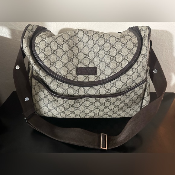 Gucci Handbags - Gucci travel bag! Great condition 10/10